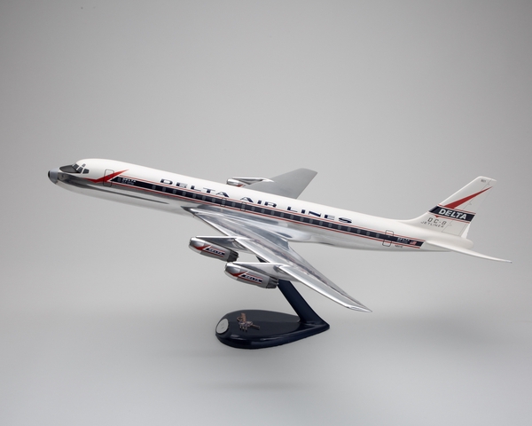 Model airplane: Delta Air Lines, Douglas DC-8-51