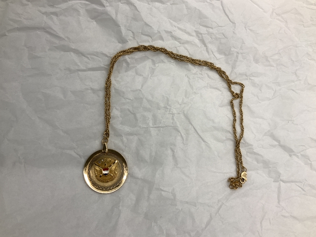 Service pendant/necklace: United Air Lines, 20 years