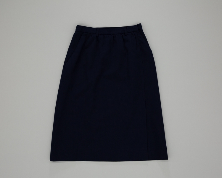 Image: flight attendant skirt: United Airlines