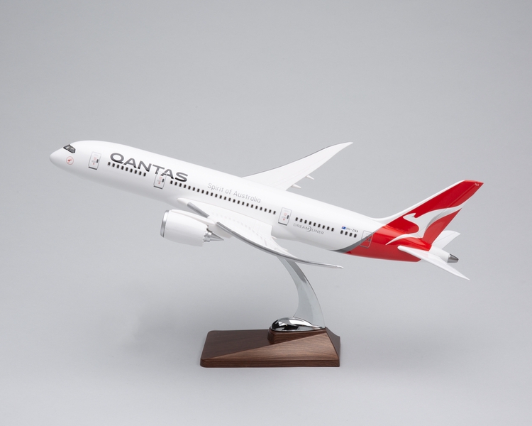 Image: model airplane: Qantas Airways, Boeing 787-9 Dreamliner
