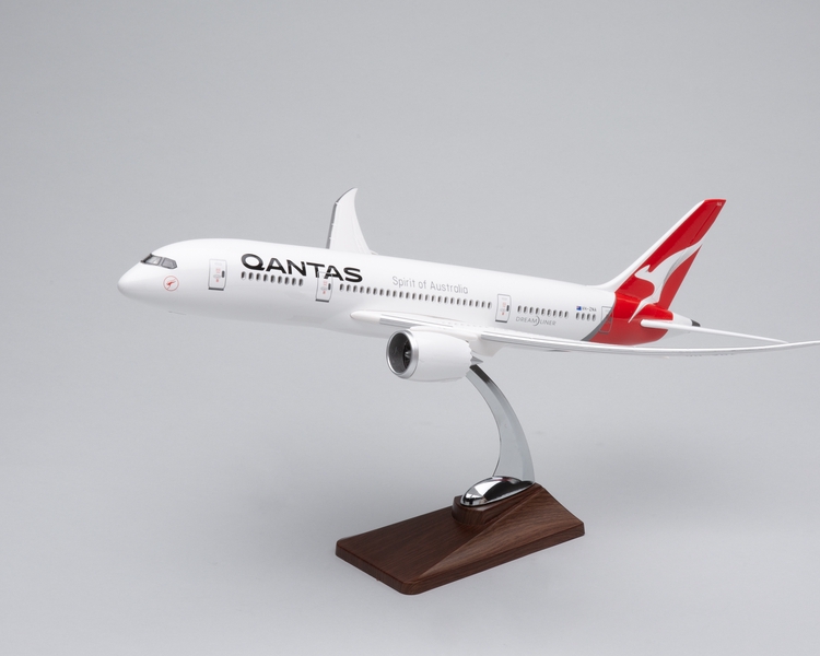 Image: model airplane: Qantas Airways, Boeing 787-9 Dreamliner