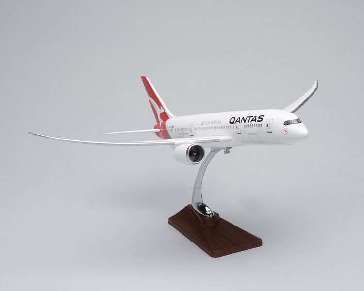 Image: model airplane: Qantas Airways, Boeing 787-9 Dreamliner