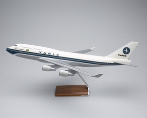 Image: model airplane: VARIG, Boeing 747-400