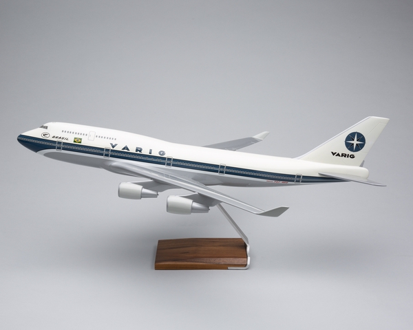 Model airplane: VARIG, Boeing 747-400