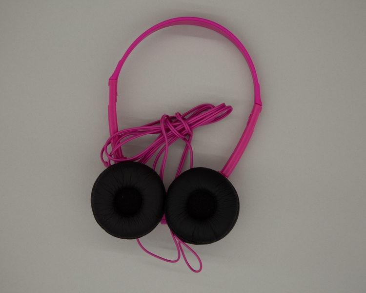 Image: inflight headset: Virgin America