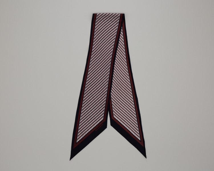 Image: flight attendant scarf: American Airlines