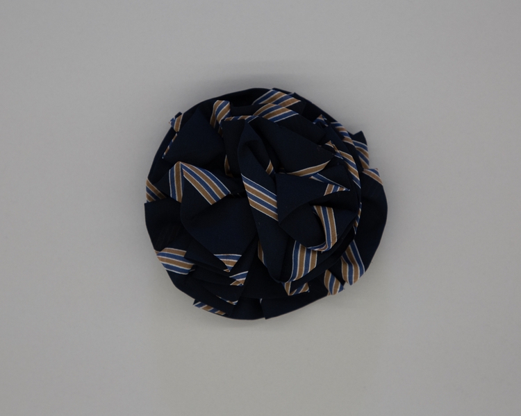 Image: flight attendant rosette-pin: Western Airlines