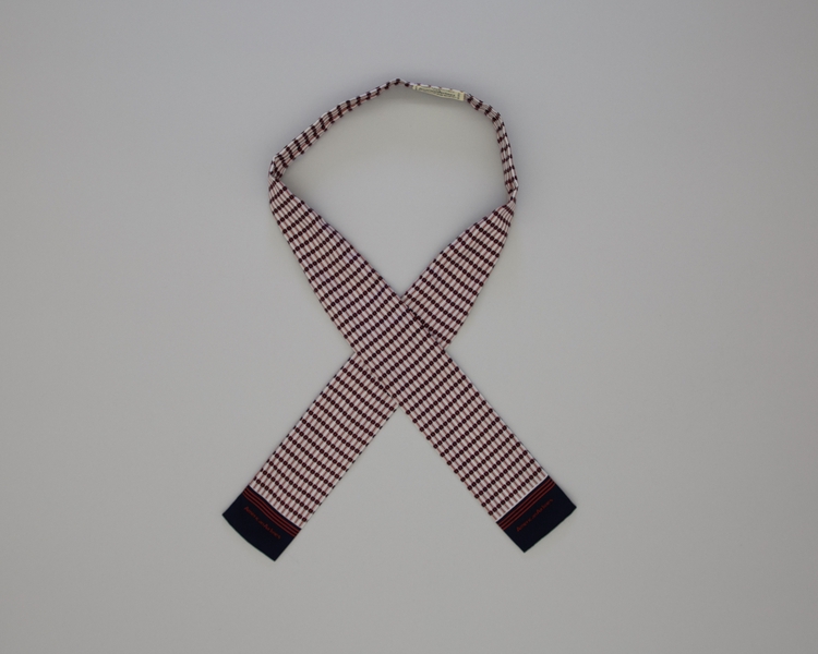 Image: flight attendant bow tie: American Airlines