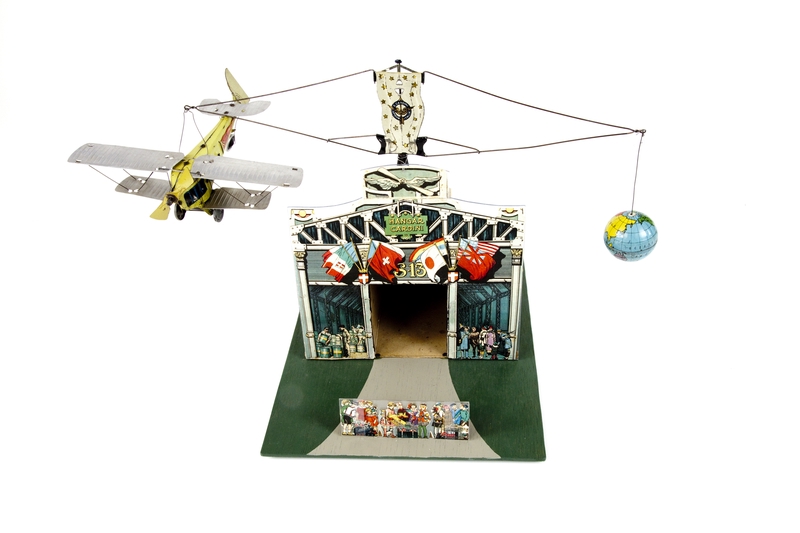 Image: toy set: hangar and airplane
