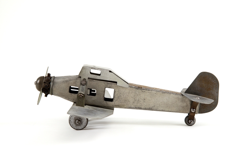 Image: toy airplane: single engine aircraft
