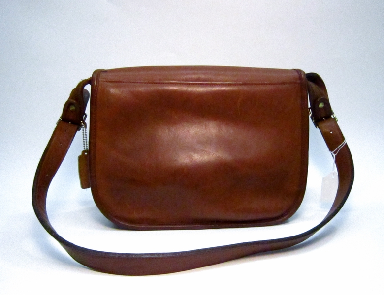 Image: flight attendant handbag: United Airlines