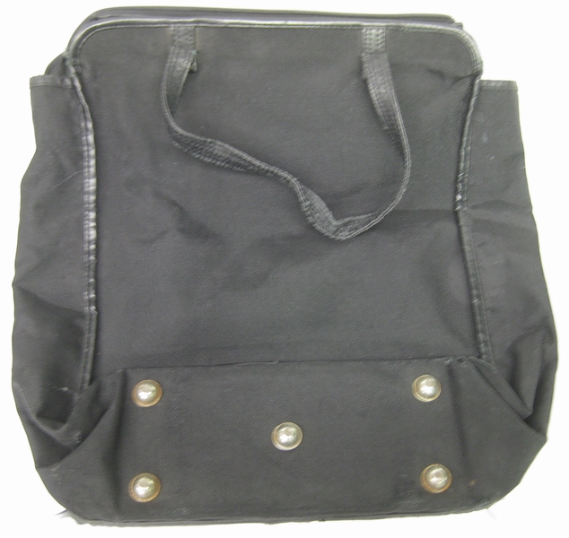 Image: flight attendant crew bag: United Airlines