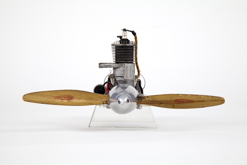 Image: model airplane engine: Bunch Mighty Midget