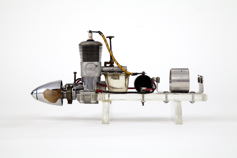 Image: model airplane engine: Bunch Mighty Midget