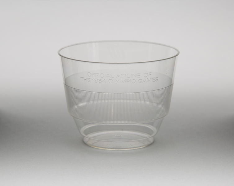 Image: plastic cup: United Airlines