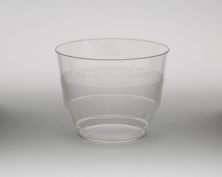 Image: plastic cup: United Airlines