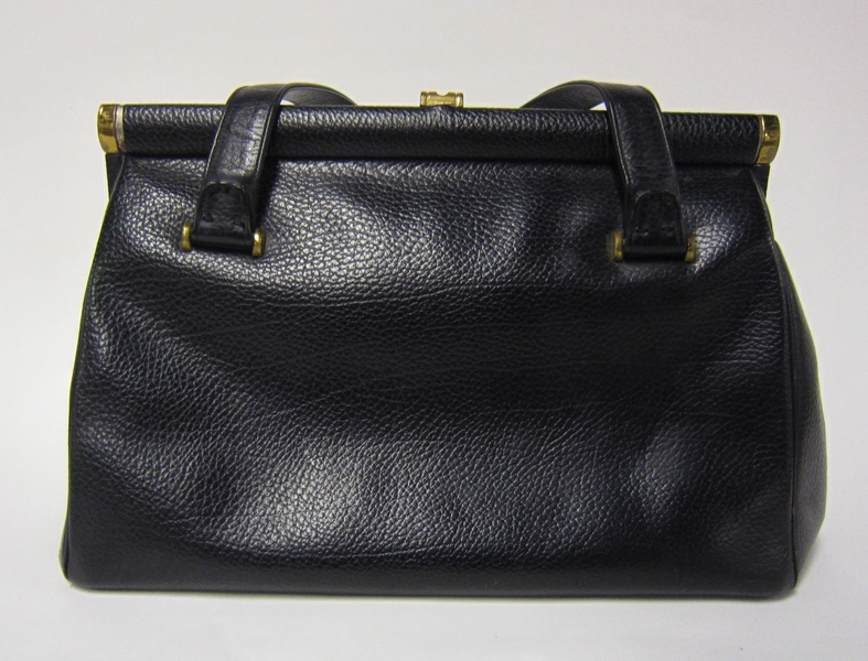 Image: air hostess handbag: TWA (Trans World Airlines)