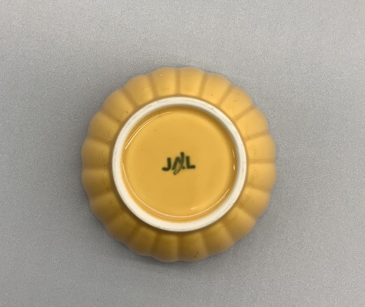 Image: condiment dish: Japan Airlines 