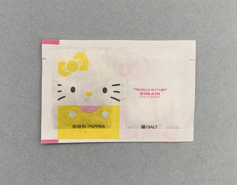 Image: salt and pepper packets: EVA Air, Hello Kitty Jet service