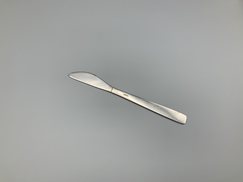 Image: knife: American Airlines