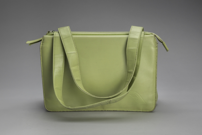 Image: flight attendant handbag: Mexicana Airlines