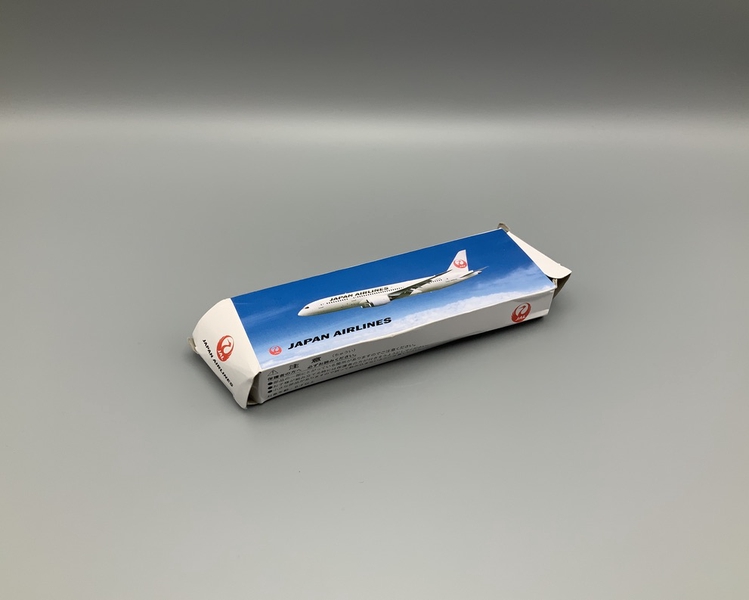 Image: model airplane: Japan Airlines, Boeing 787 Dreamliner