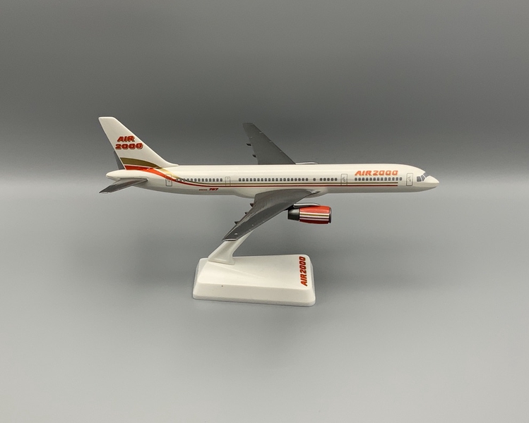 Image: model airplane: Air 2000, Boeing 757