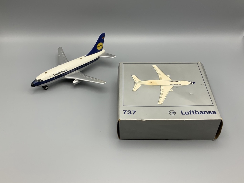 Image: toy airplane: Lufthansa, Boeing 737