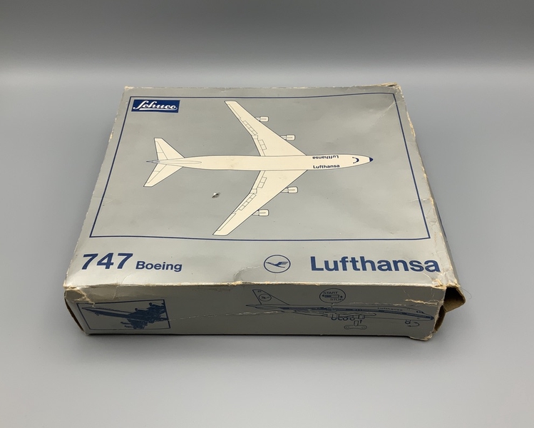 Image: toy airplane: Lufthansa, Boeing 747-130