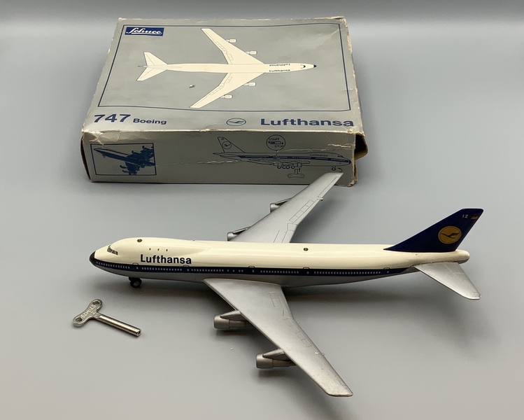 Image: toy airplane: Lufthansa, Boeing 747-130