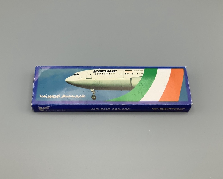 Image: model airplane: Iran Air, Airbus A300-600
