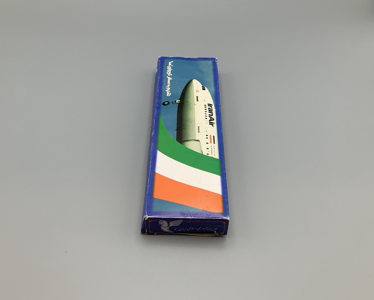 Image: model airplane: Iran Air, Airbus A300-600