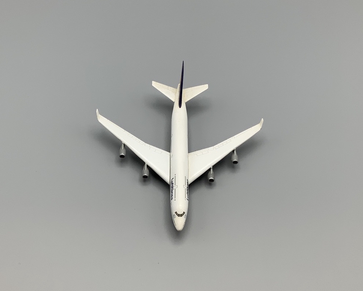 Image: model airplane: Lufthansa, Boeing 747-400