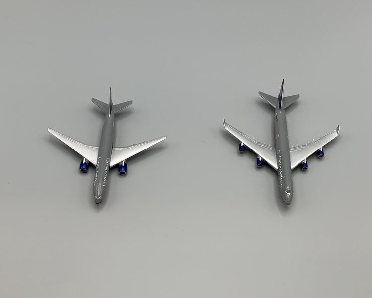 Image: miniature model airplanes: United Airlines, Boeing 747-400, Boeing 777