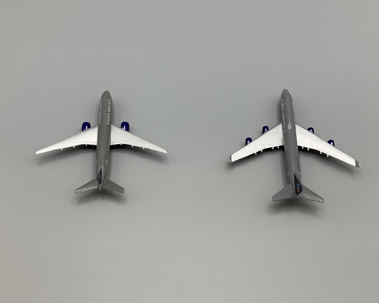 Image: miniature model airplanes: United Airlines, Boeing 747-400, Boeing 777
