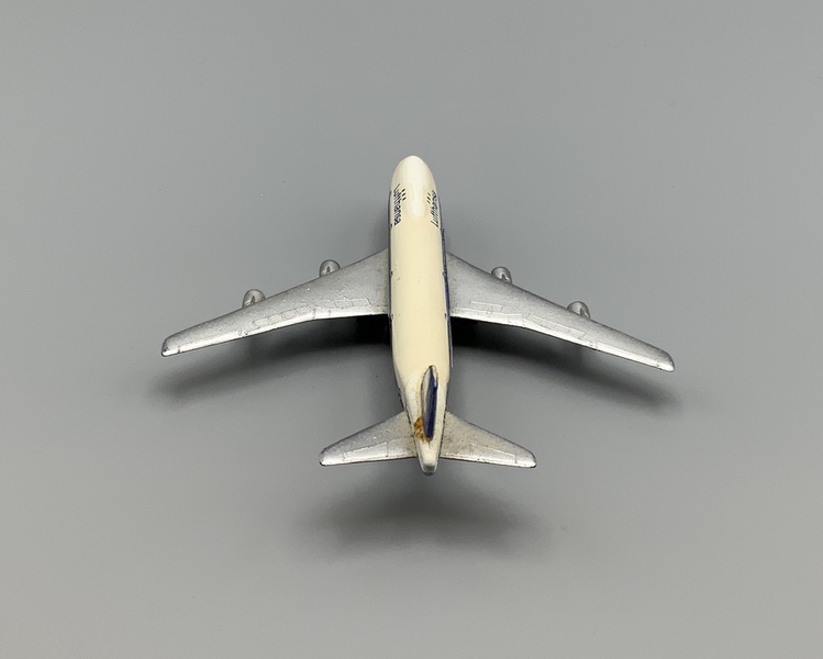 Image: miniature model airplane: Lufthansa, Boeing 747