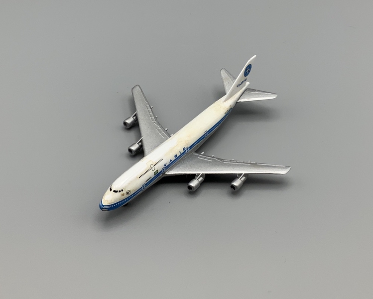 Image: miniature model airplane: VARIG, Boeing 747-300