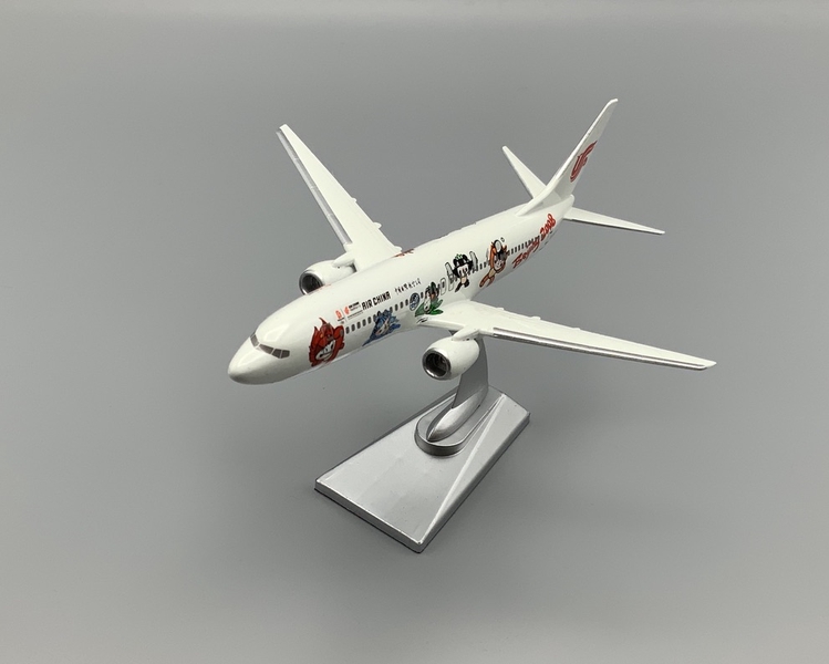 Image: model airplane: Air China, Bejing 2008, Boeing 737-800