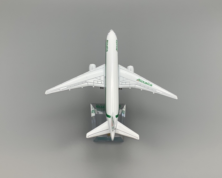 Image: model airplane: Alitalia, Boeing 777-200