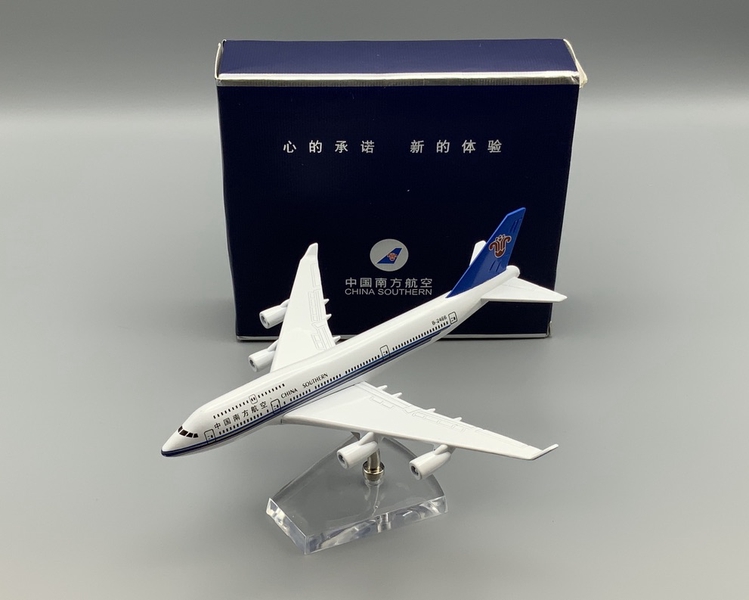 Image: model airplane: China Southern Airlines, Boeing 747-400