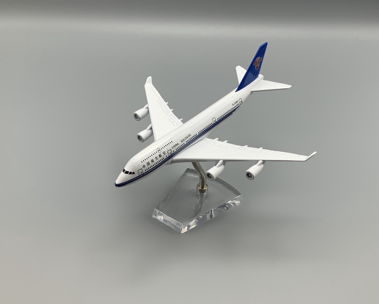 Image: model airplane: China Southern Airlines, Boeing 747-400