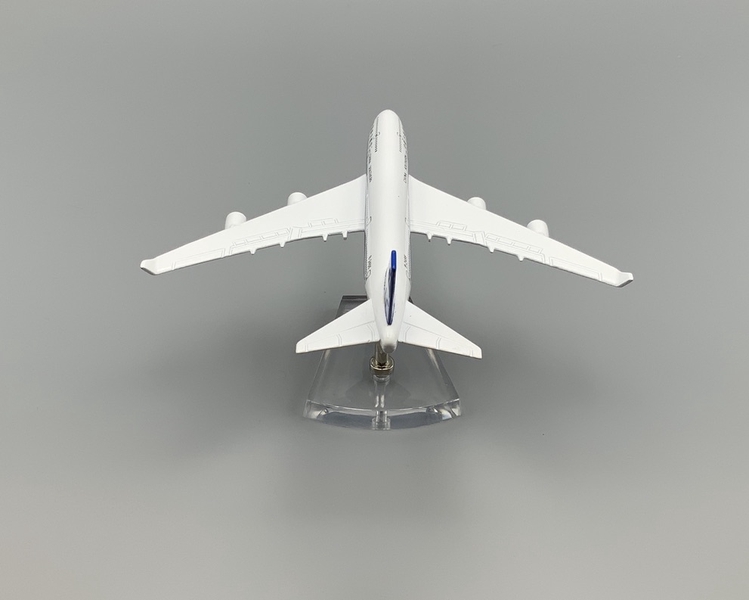 Image: model airplane: China Southern Airlines, Boeing 747-400