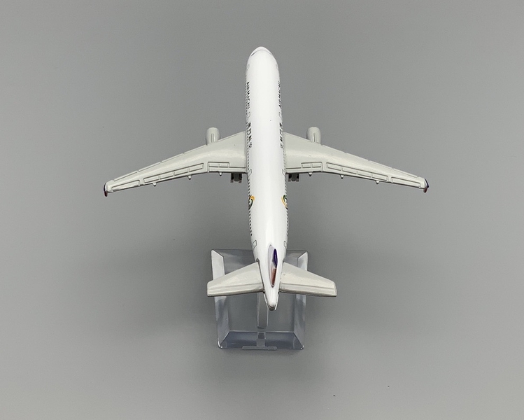 Image: model airplane: Air Macau, Airbus A320