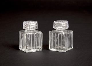 Image: salt and pepper shakers: United Airlines