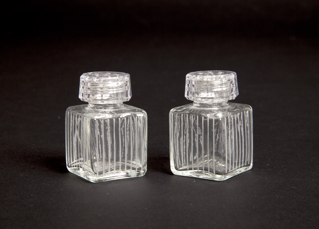 Salt and pepper shakers: United Airlines