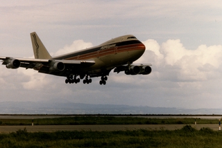 Image: photograph: PeoplExpress, Boeing 747, San Francisco International Airport (SFO)