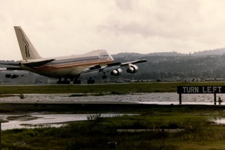 Image: photograph: PEOPLExpress, Boeing 747, San Francisco International Airport (SFO)