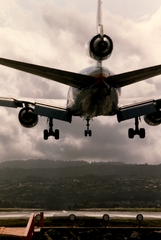 Image: photograph: United Airlines McDonnell Douglas DC-10, San Francisco International Airport (SFO)