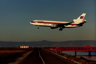 Image: photograph: San Francisco International Airport (SFO), United Airlines
