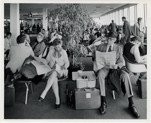 Image: photograph: San Francisco International Airport (SFO), Terminal Building